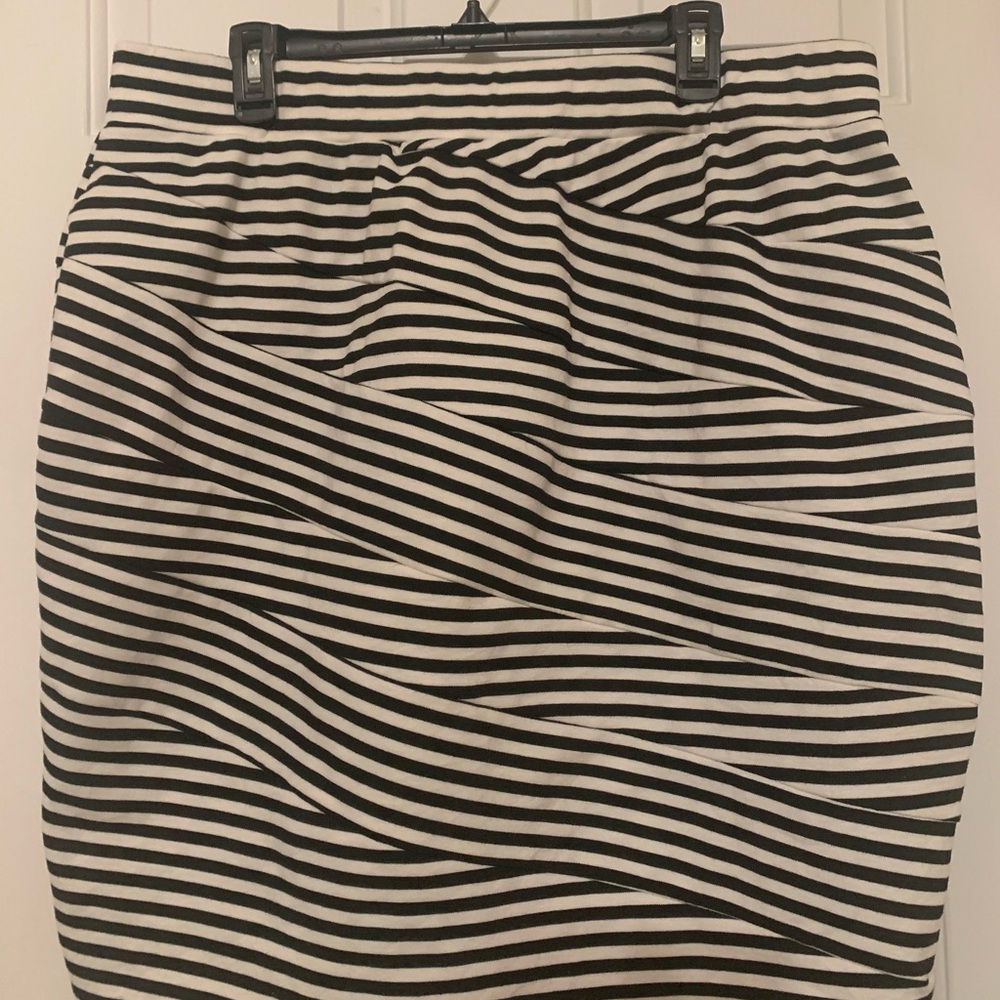 B&W stripped Cato miniskirt .